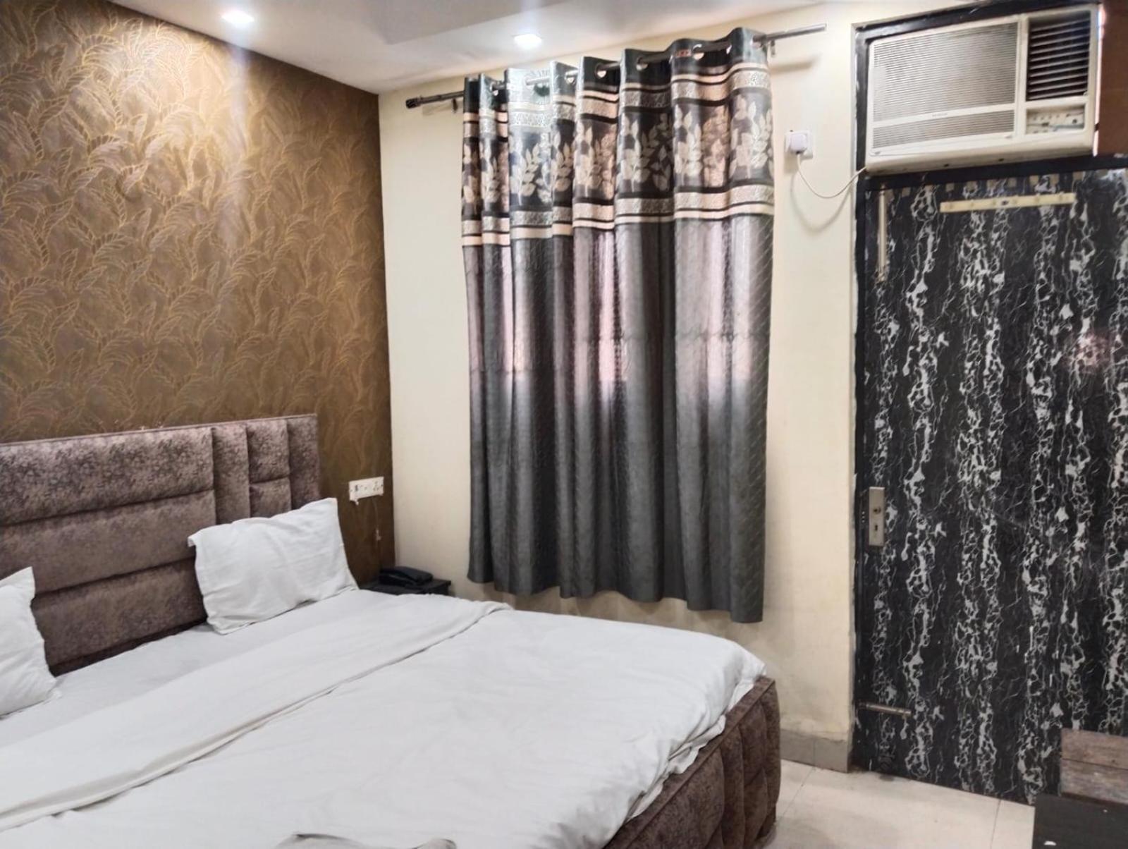Star And Bar Pahar Ganj Delhi India Guest house New Delhi